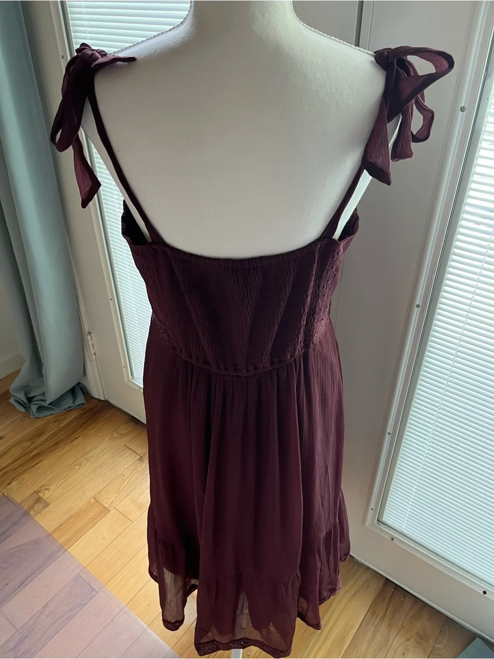 Abercrombie & Fitch: Tie-Strap Chiffon Pleated Midi Dress M